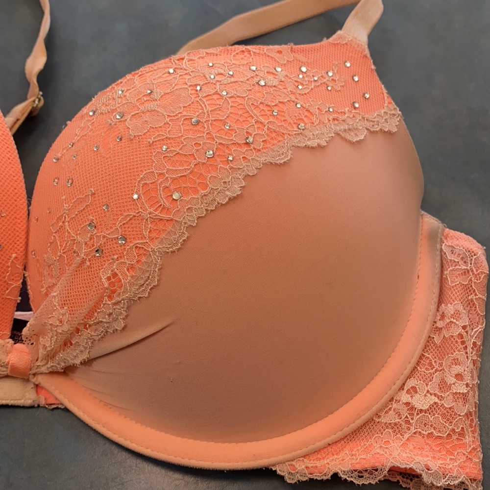 Victoria’s Secret - Picture 3 of 9